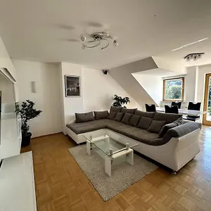 2-zimmer-wohnung Mit Balkon & Guter Anbindung In Apartment