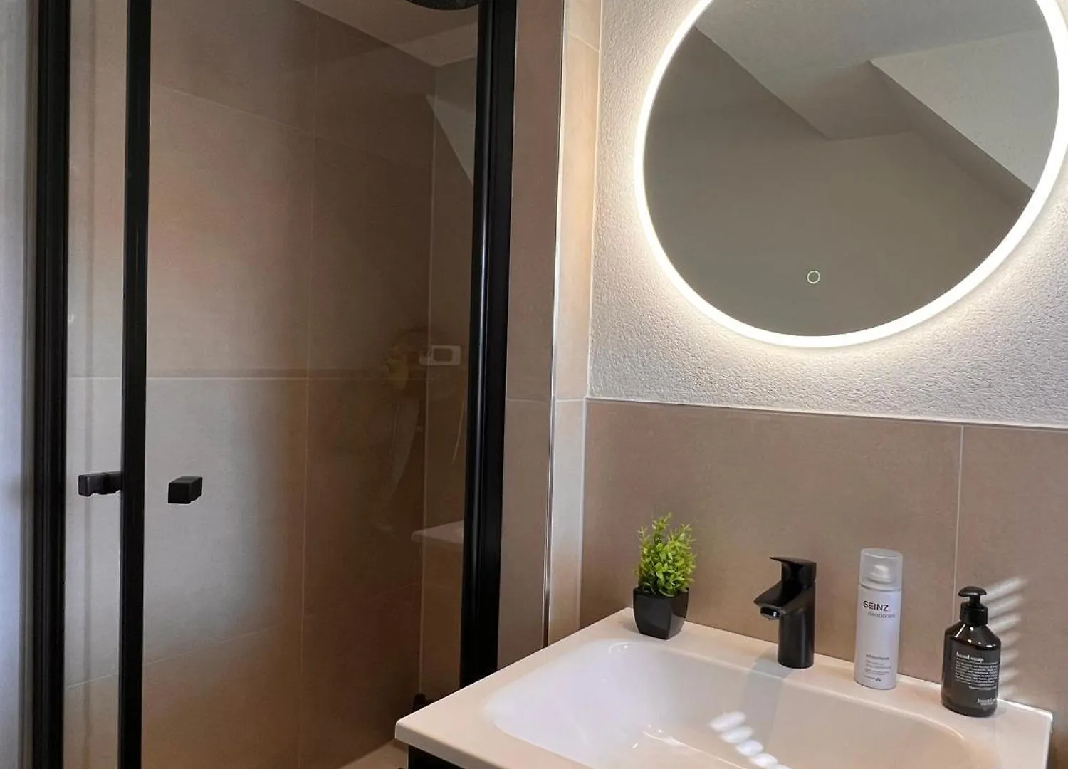 3 Zimmer Apartment Mit Parkplatz - Sleepomat Aschaffenburg Německo